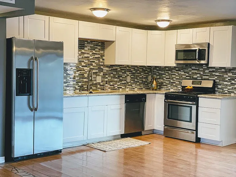 3631 E Captain Dreyfus Ave — Photo 2