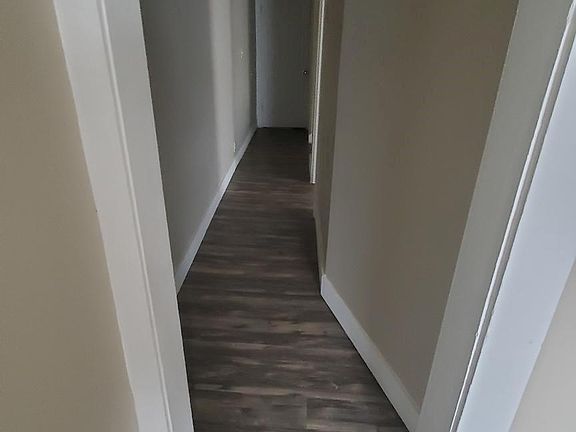 4th image of 27 Parkview Ave #B