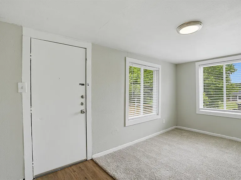 1214 Jones St — Photo 7