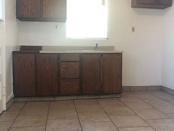 3rd image of 622 N Fries Ave APT I
