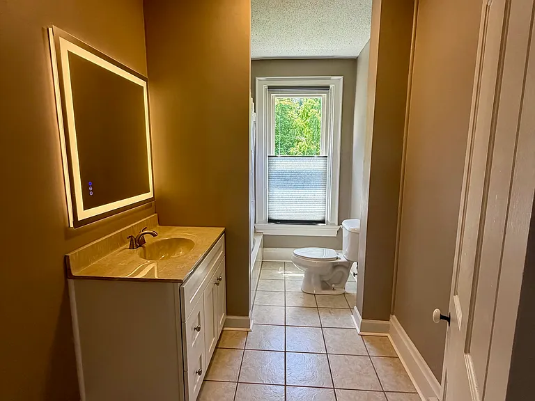 568 Main St #B — Photo 5