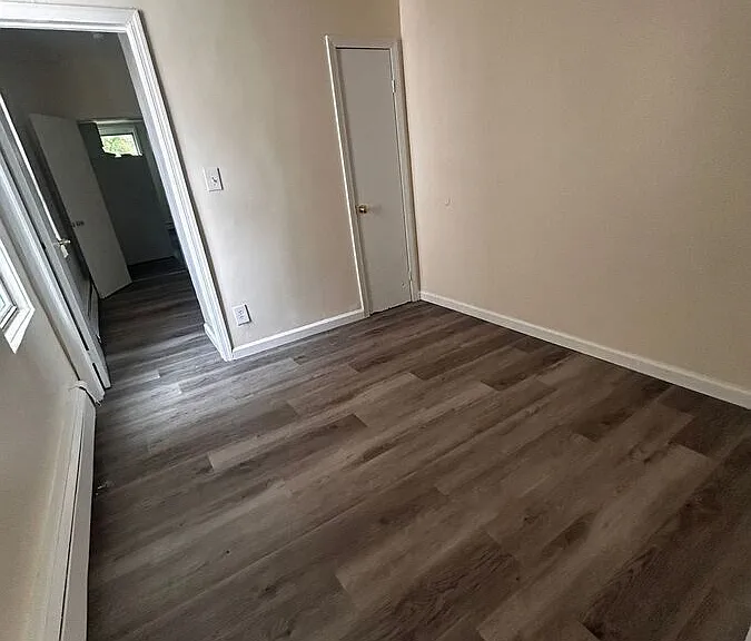 484 Walnut St — Photo 4