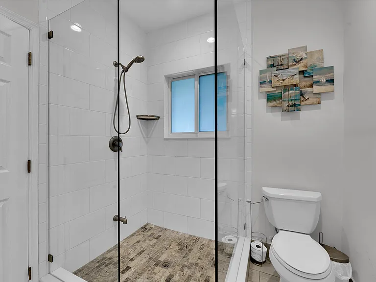 2633 NE 3rd Ave — Photo 16