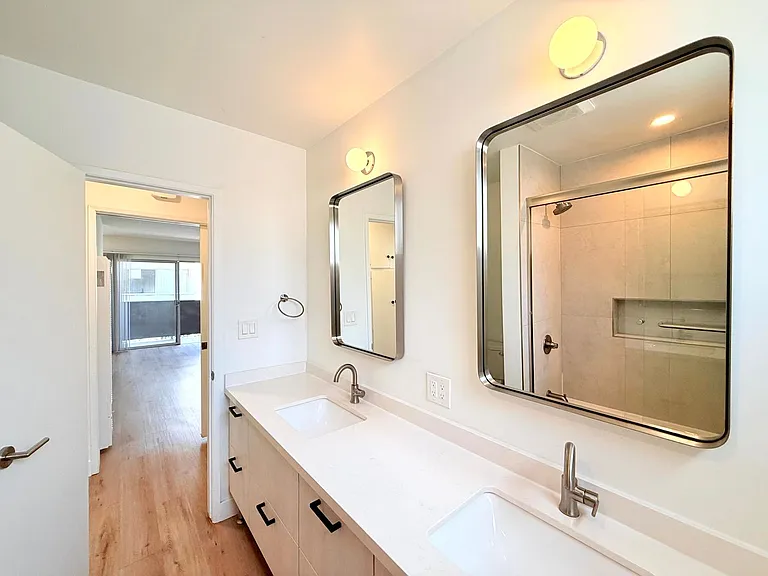 119 - 121 N Hillcrest Blvd — Photo 15