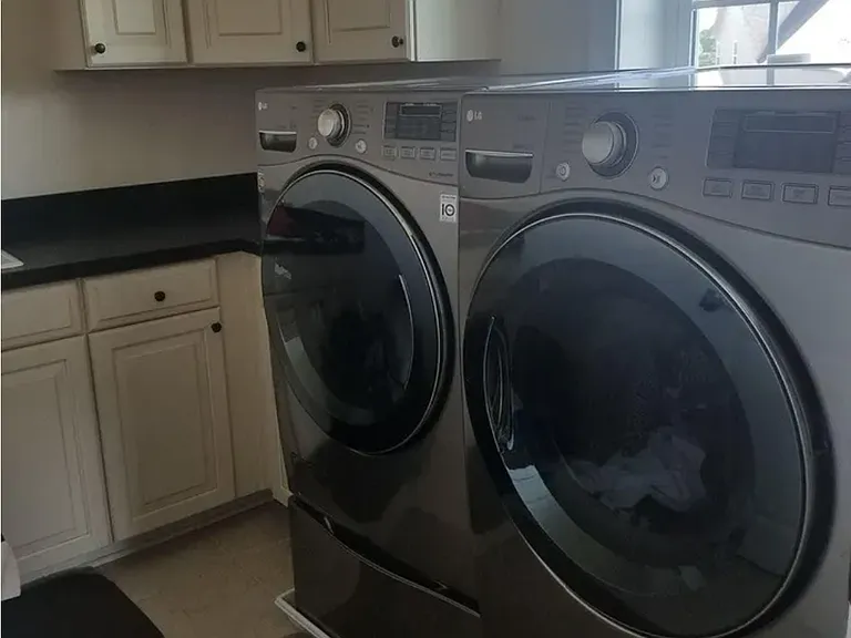 420 Hilliard Forest Dr — Photo 3