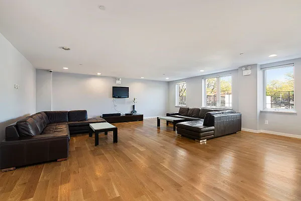 Sold by Level Group | media 8