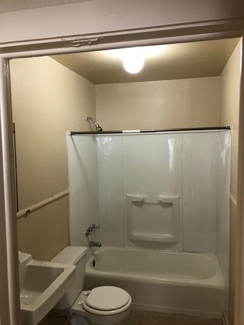 1st image of 712 W 69th St