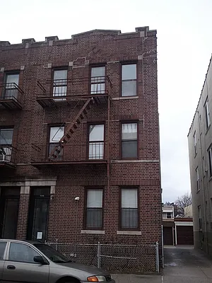 Rented by Aidonis Realty | media 8