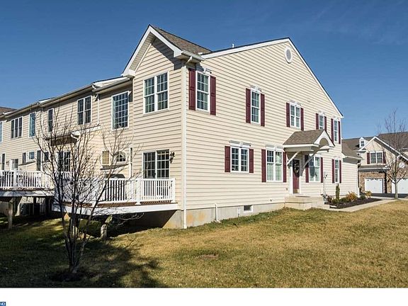 3rd image of 144 Farm Meadows Ln