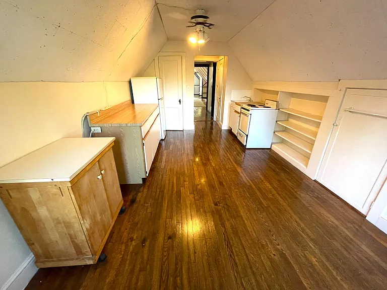 111 Carlton St #3 — Photo 16