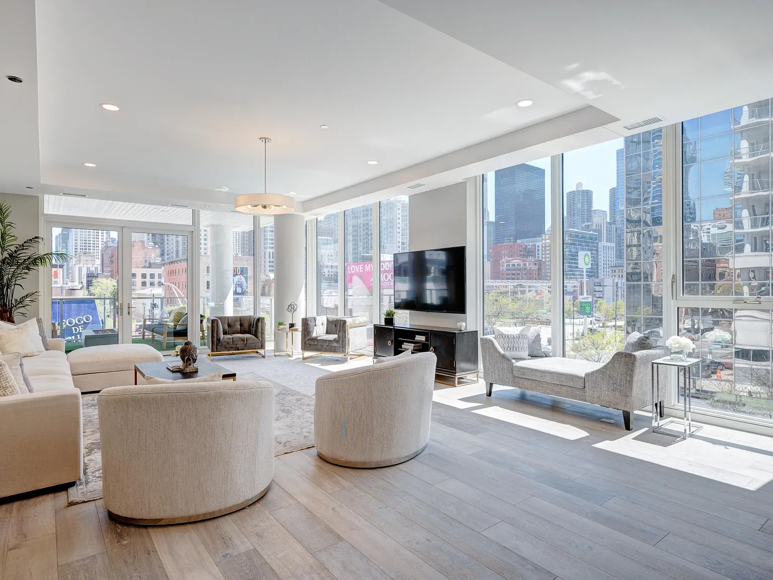 THE RHONE featuring the Saone Penthouse Collection — Photo 1
