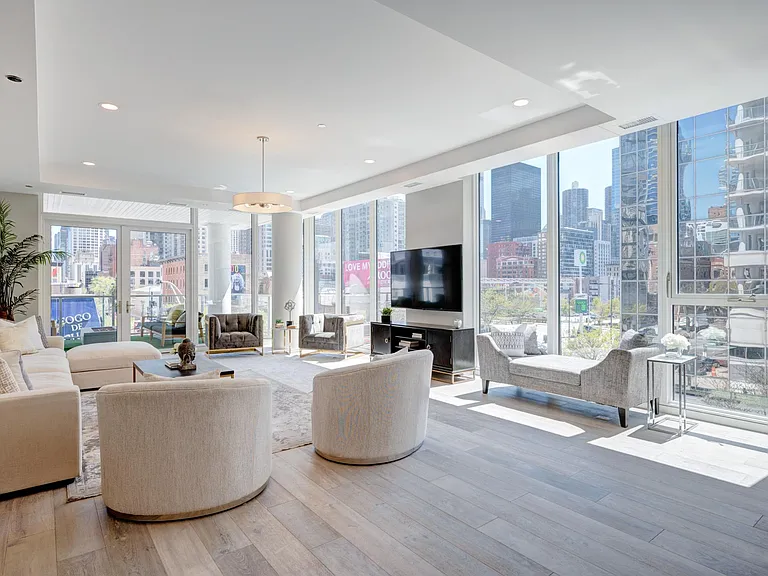 THE RHONE featuring the Saone Penthouse Collection — Photo 1