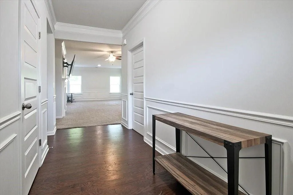 4 bed, 3.5 bath, 2412 sqft, $3,800 — Photo 4