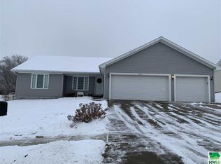 2736 41st St, Sioux City, IA 51108