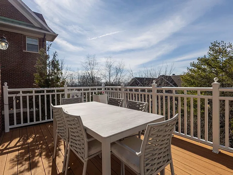 605 Heights Ln — Photo 11