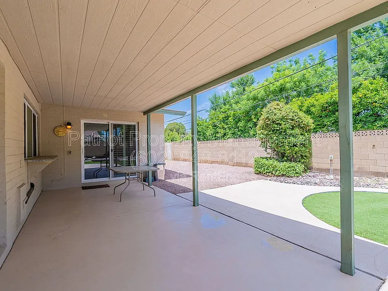 110 W Seldon Ln — Photo 45