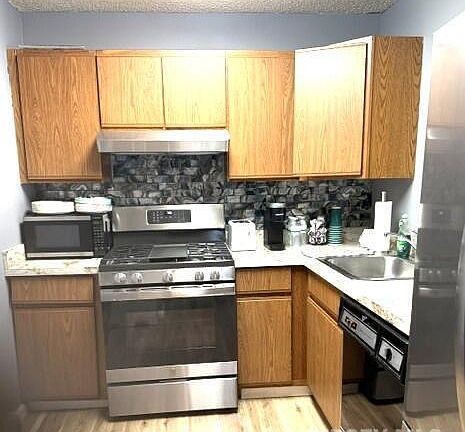 5th image of 401 Sunshine Ct