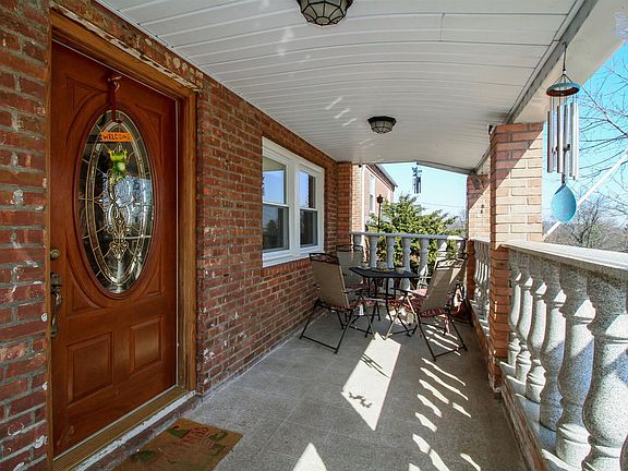 Beautiful and relaxing front porch
