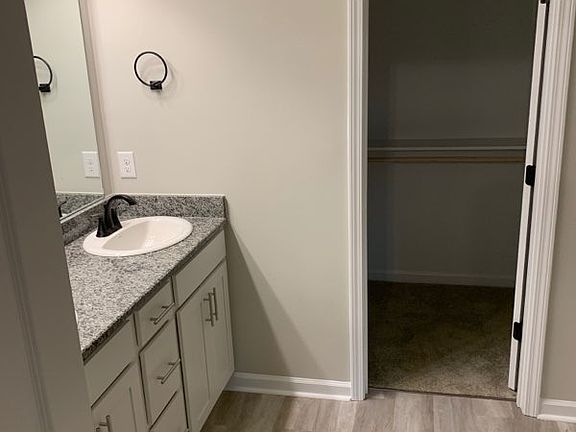 3rd image of 39051 Fairfield Dr