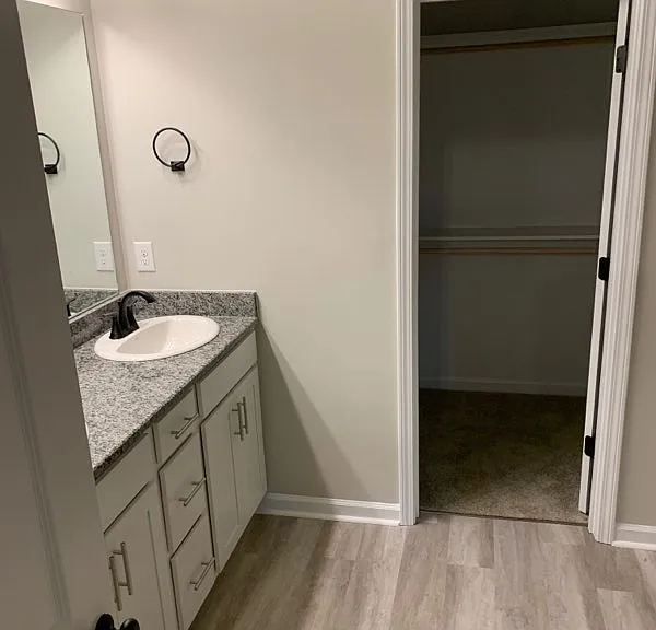 39051 Fairfield Dr — Photo 3