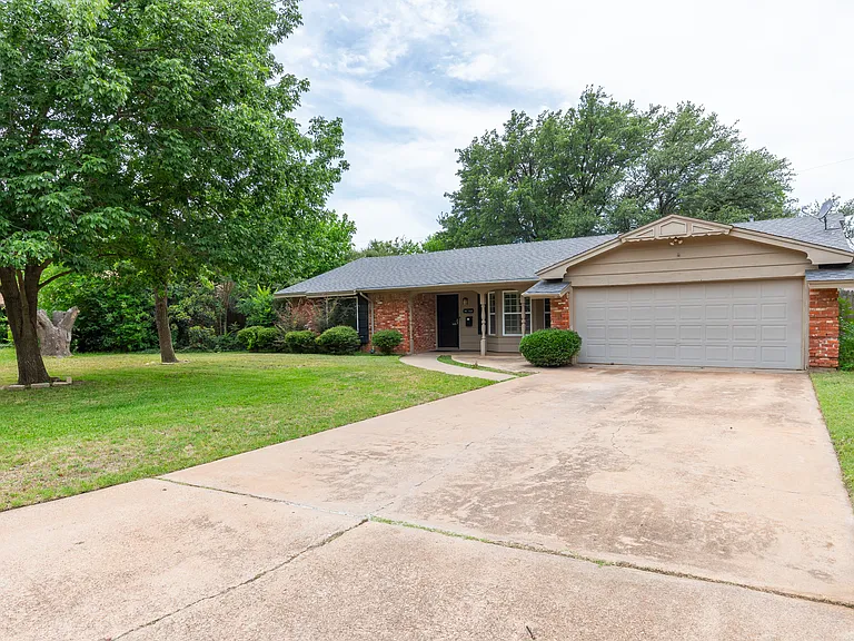 2132 Sylvan Dr — Photo 40