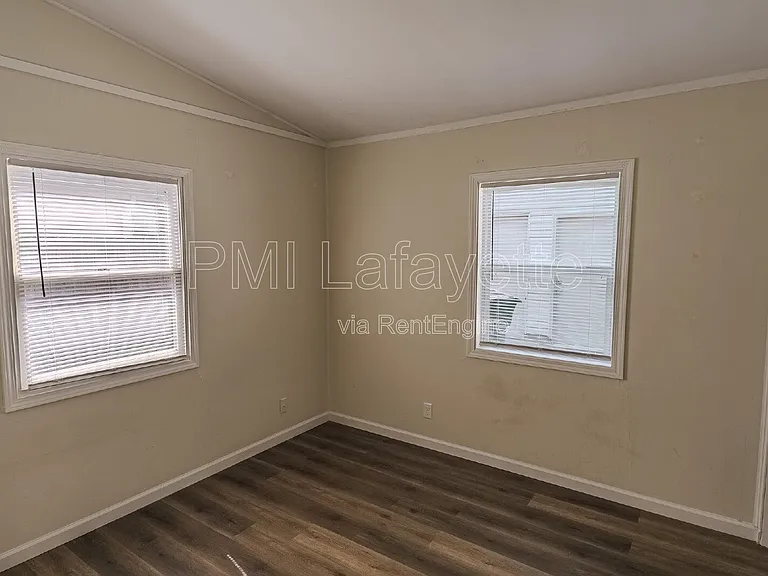 2760 Medford St — Photo 13