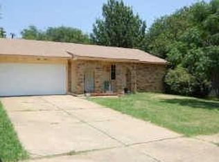 808 Rockwall Dr, Euless, TX 76039