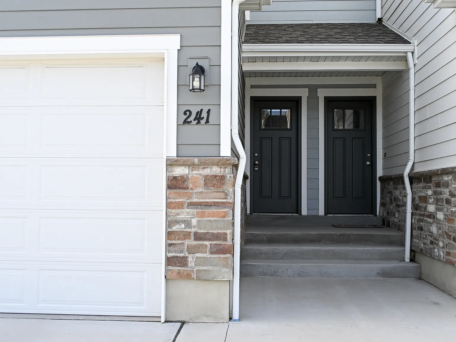 3 bed, 2.5 bath, 2190 sqft, $2,000 — Photo 2