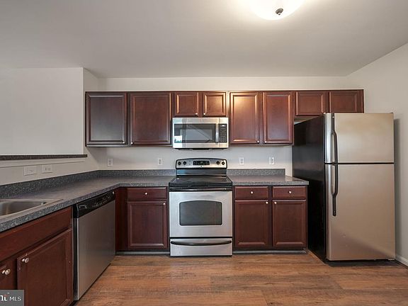 4th image of 189 W Sheldrake Cir