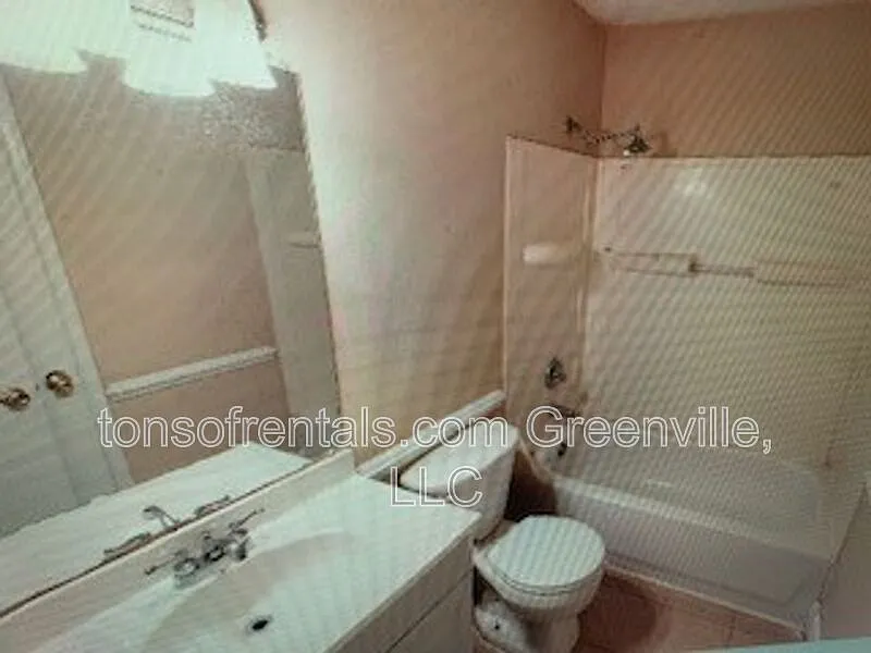 3 bed, 1.0 bath, 994 sqft, $1,550 — Photo 4