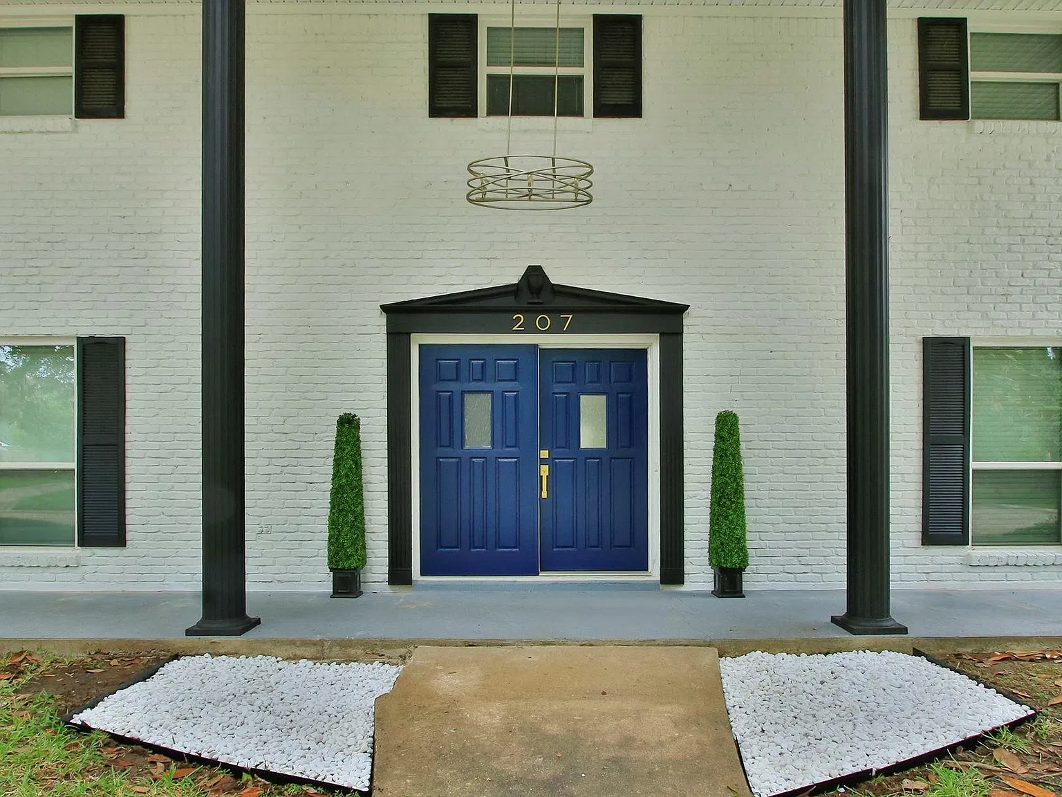 3 bed, 2.0 bath, 2235 sqft, $3,200 — Photo 3