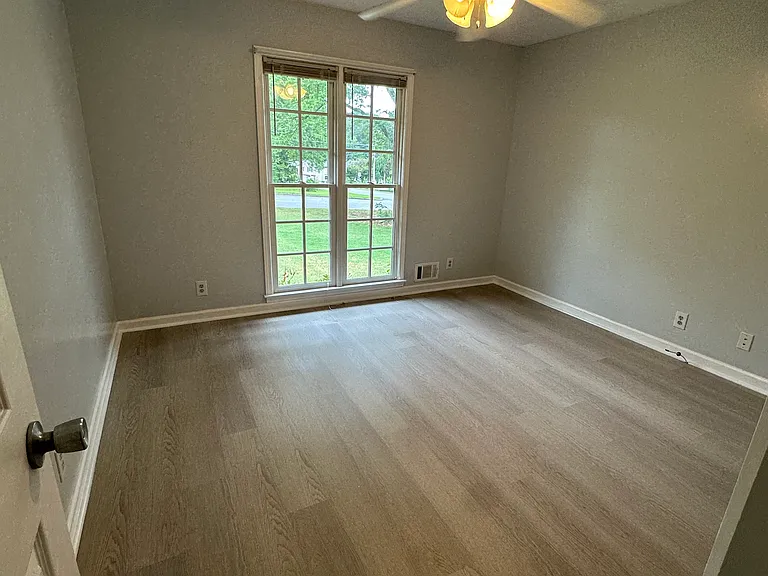 4304 Riverside Dr — Photo 9