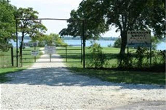 2nd image of 1525 Grove Dr