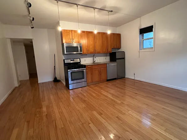 132 Lafayette Avenue image 1 of 8