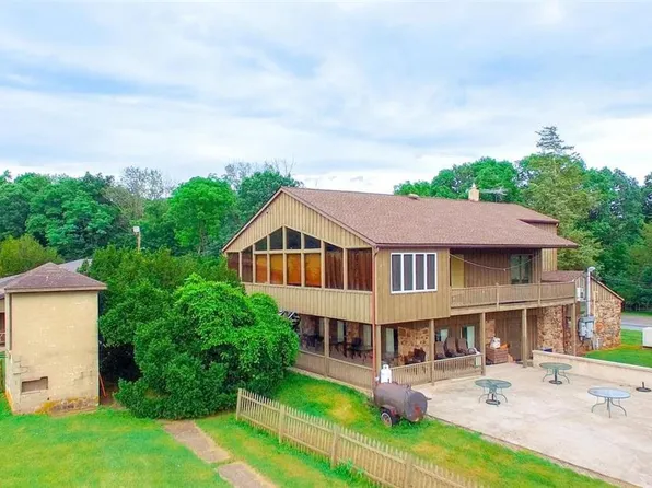 2071 Baus Rd, East Greenville, PA 18041