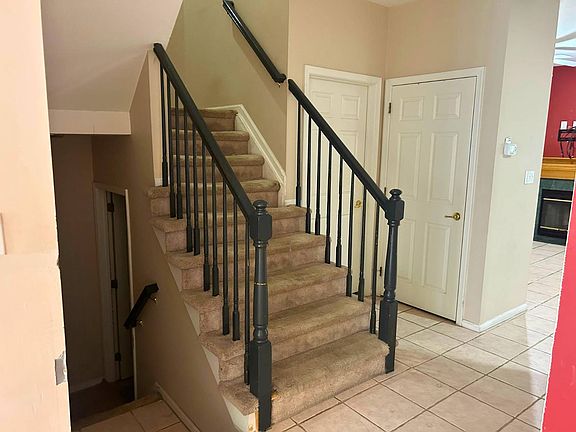 3rd image of 90 Crown Point Rd