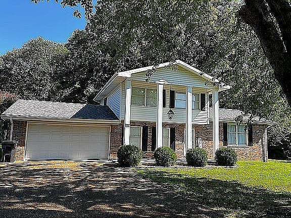 1st image of 689 Springwell Ln