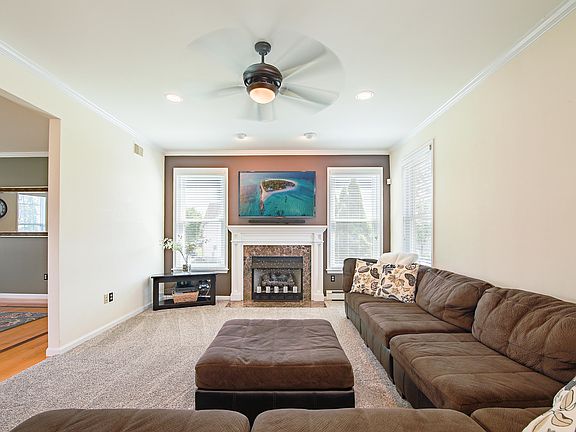 3rd image of 881 Oakley Dr