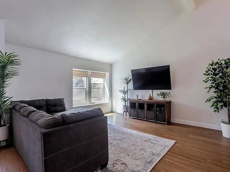 25051 Katie Ave — Photo 3