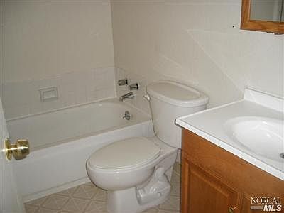 3rd image of 825 Golden Eye Way