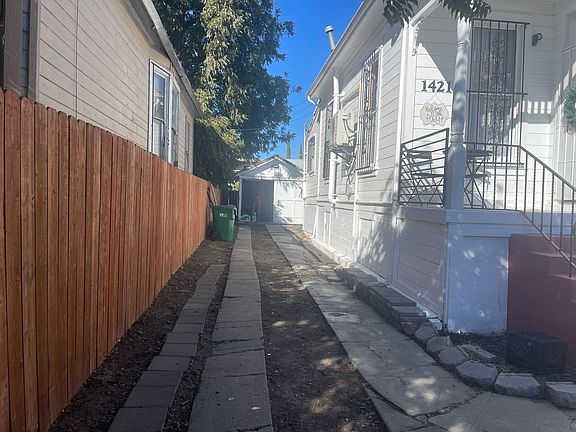 3rd image of 1421 E Oak St