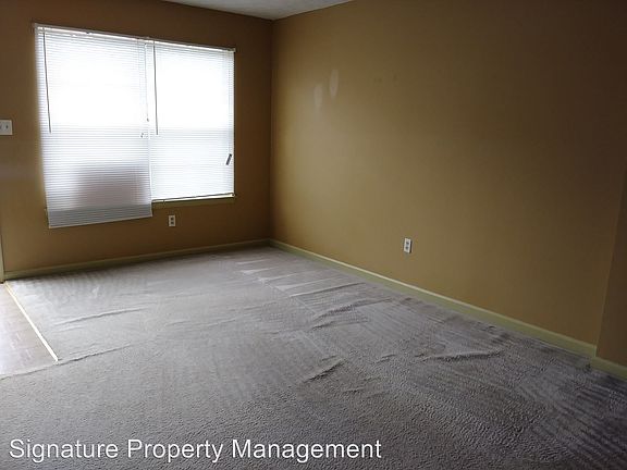 3rd image of 303 Gaylor Ln