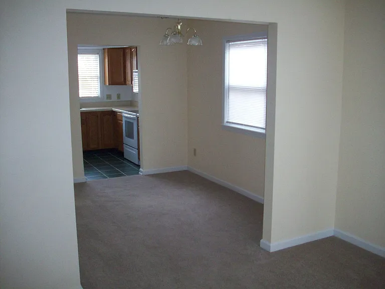 213 Pelham Dr — Photo 4