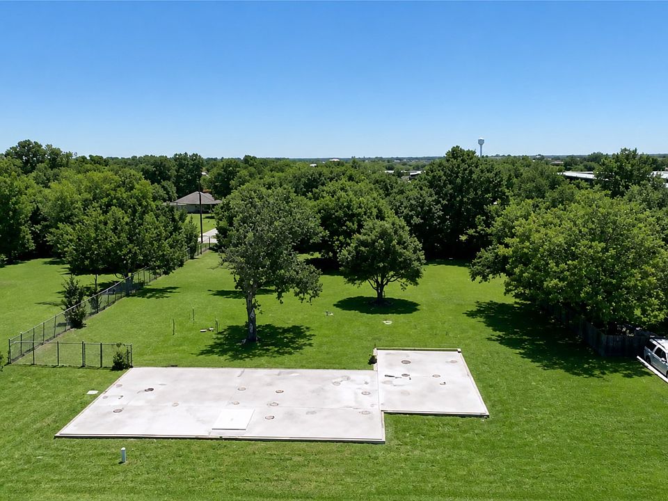 1st image of 870 Meadowbrook Dr