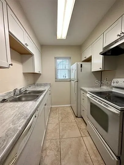 828 Sky Lake Cir #B — Photo 4
