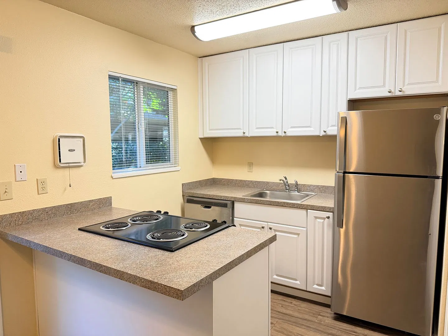 Marion Street Duplex 1002 — Photo 1