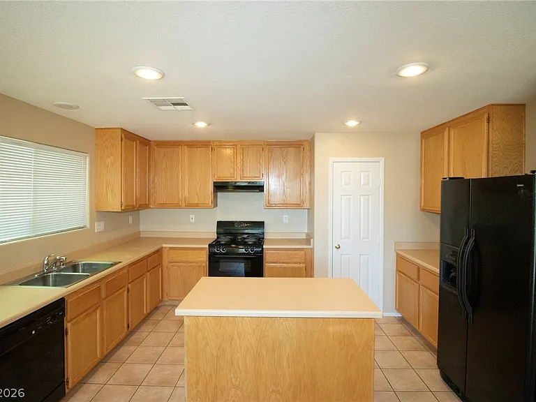 7218 Freedom Ring St — Photo 3
