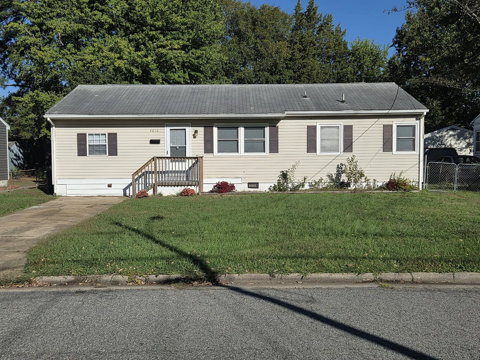 3 bed, 1250 sqft, $1,700 — Photo 1