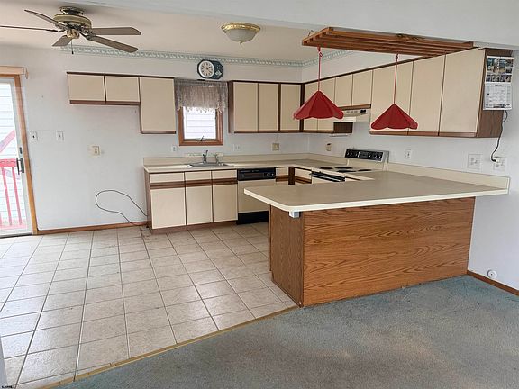 3rd image of 123 N Clermont Ave