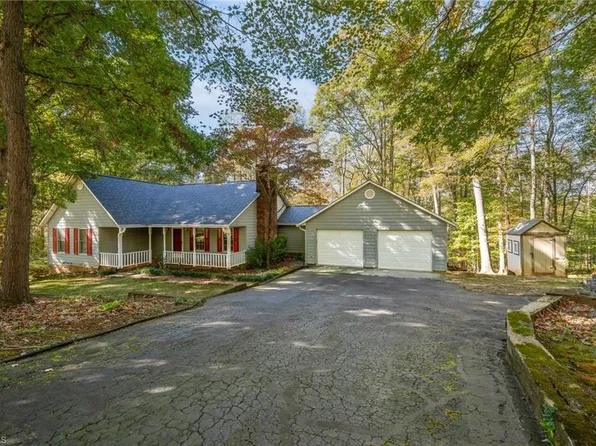 405 Oak St, East Bend, NC 27018